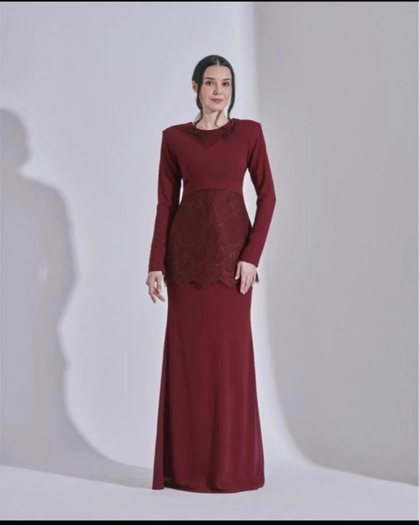 Bridesmaid Baju Kurung Maroon Qiszar Claudia Luxe Maroon Burgundy, Women's Fashion, Muslimah Fashion, Baju  Kurung Sets On Carousell