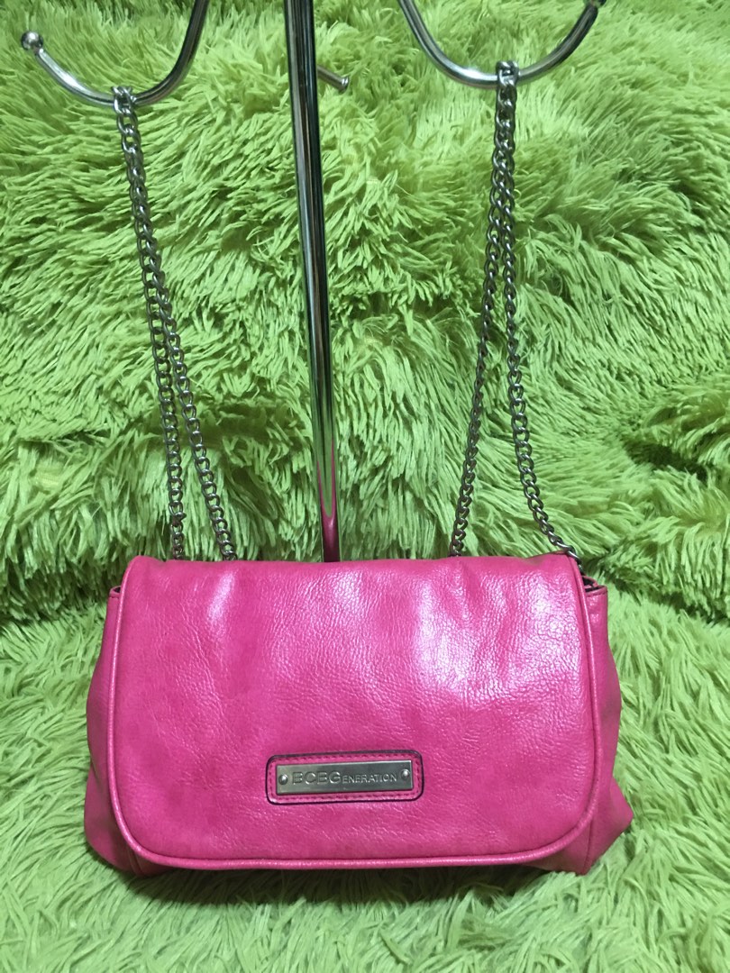 bcbg chain sling, Luxury, Bags & Wallets on Carousell