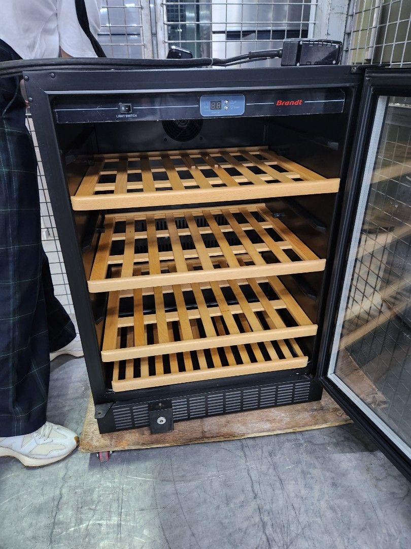 BRANDT Wine Chiller 50 Bottles CAV50B, TV & Home Appliances, Kitchen