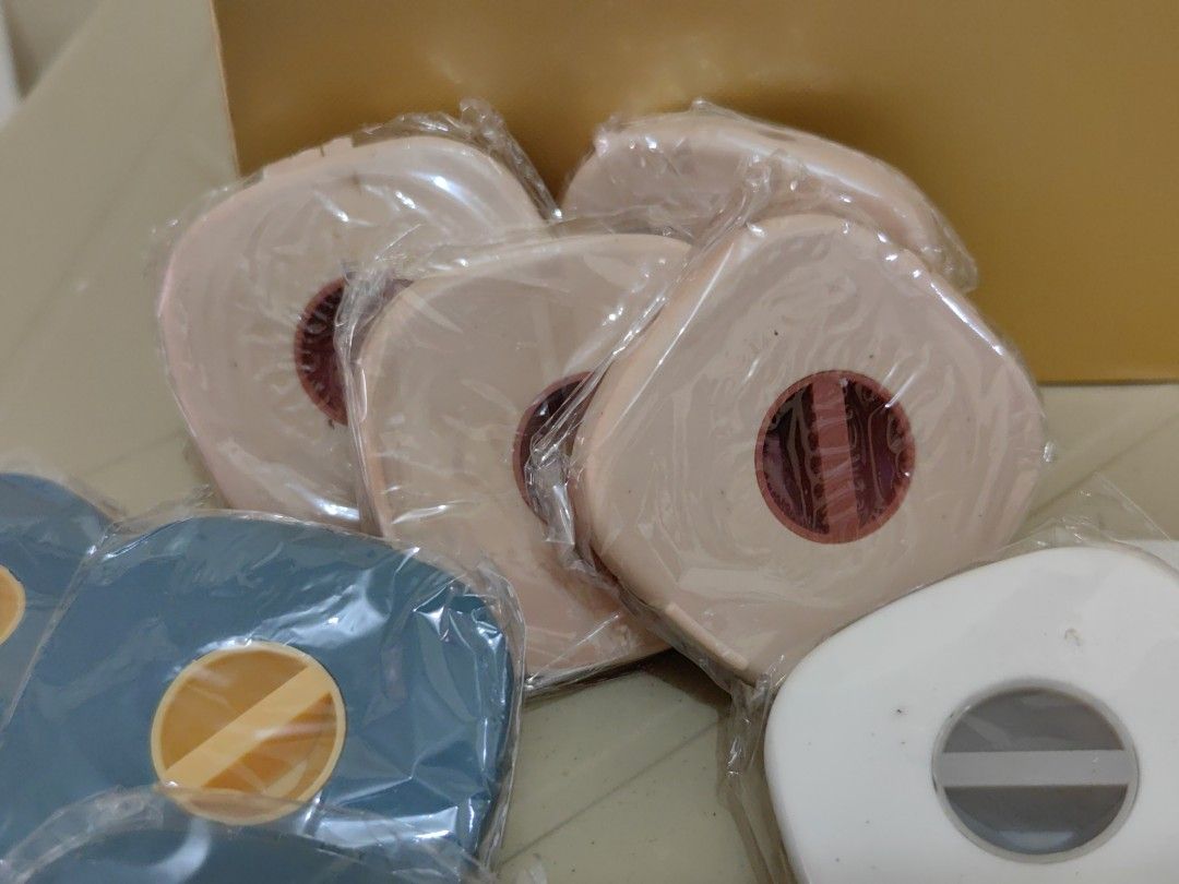 Cable Organizers Take All (13pcs) (Category: Chargers & Cables) located in Pasig City. Submitted by m.eze (Listing ID 1218377289, Image 2). Description: RFS: Decluttering. Supposed Christmas gifts but arrived late. Brought for P25 each..