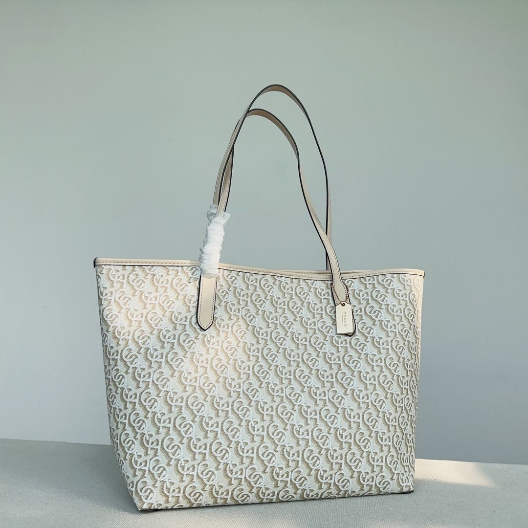 Coach logo tote sales