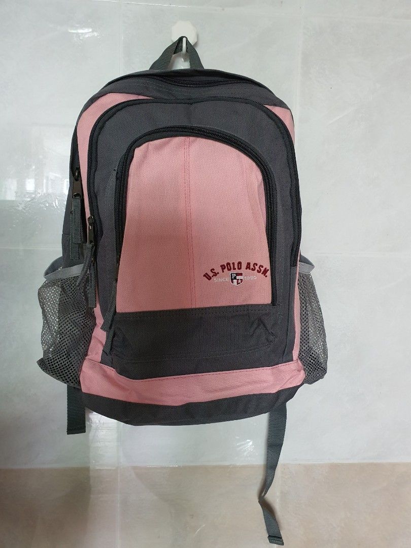 Comfortable Backpack (Category: Backpacks) located in Singapore. Submitted by spartan7 (Listing ID 1218209086, Image 4). Description: Brand New Ideal for students, adult or casual use Many compartments Condition 10/10.