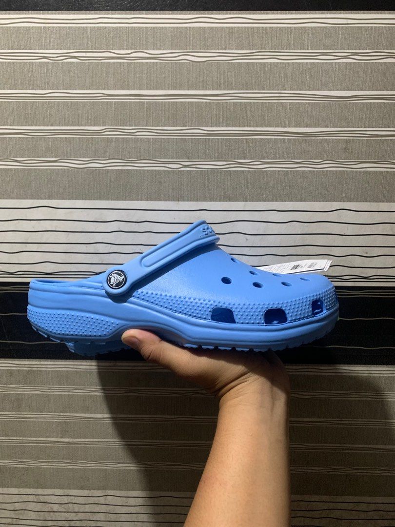 Crocs below 1500 on sale