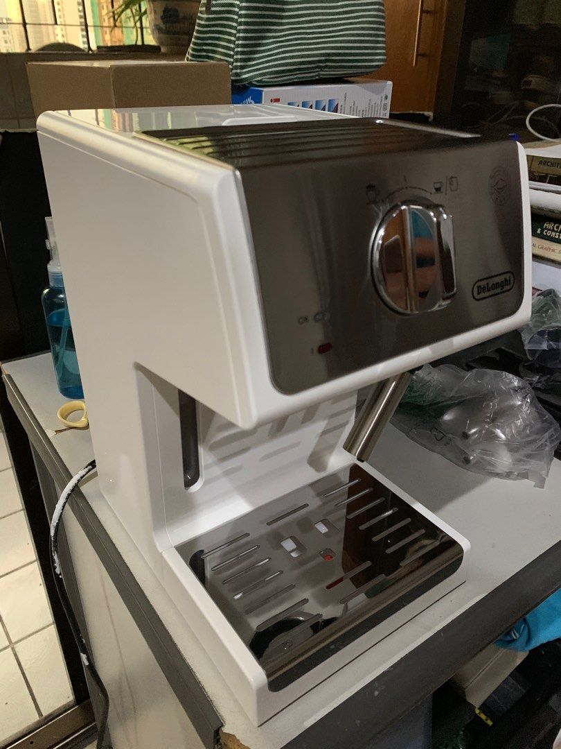 Delonghi pump espresso maker ECP 33.21, TV & Home Appliances, Kitchen