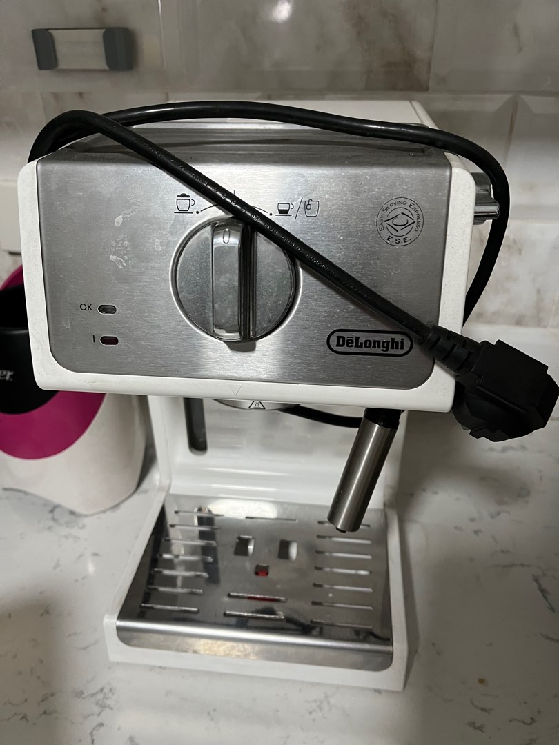 Delonghi pump espresso maker ECP 33.21, TV & Home Appliances, Kitchen