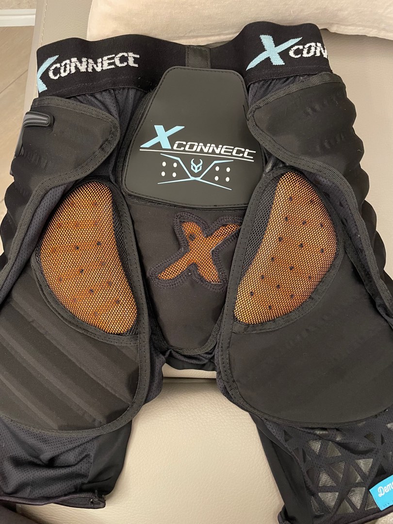 Demon 滑雪護具護臀褲Pad 褲D30, 運動產品, 其他運動配件- Carousell
