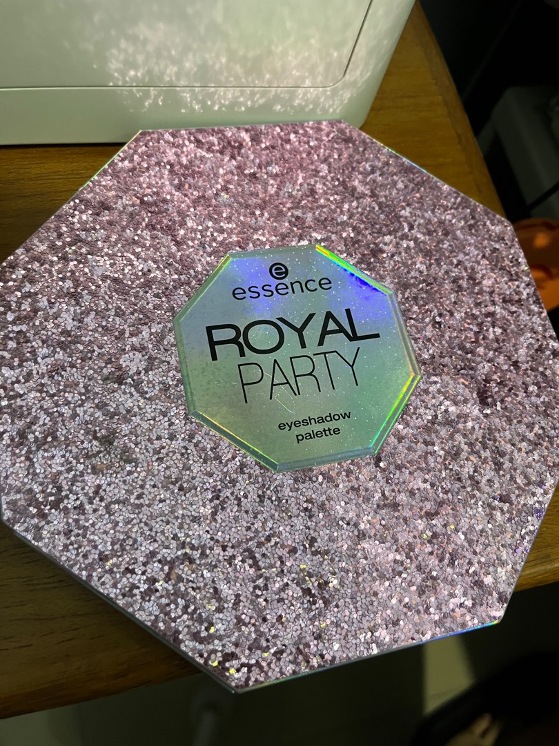 Essence Royal Party Eyeshadow Palette 28 colours, Beauty & Personal