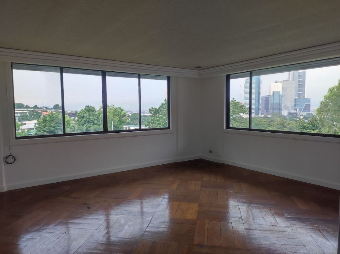 FOR LEASE Elevated Corner House and Lot in White Plains, Quezon City