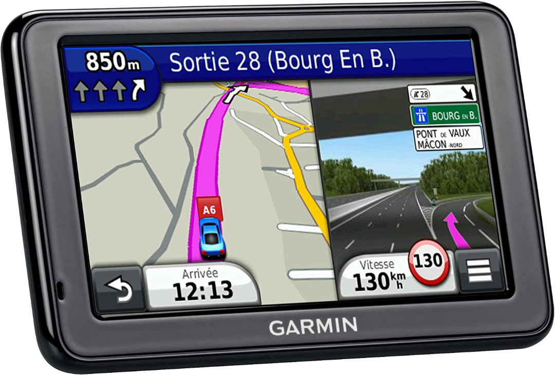 Garmin GPS, LATEST Sg-My & maps, GOOD condition with TRAFFIC receiver cable, Car Accessories, Accessories Carousell