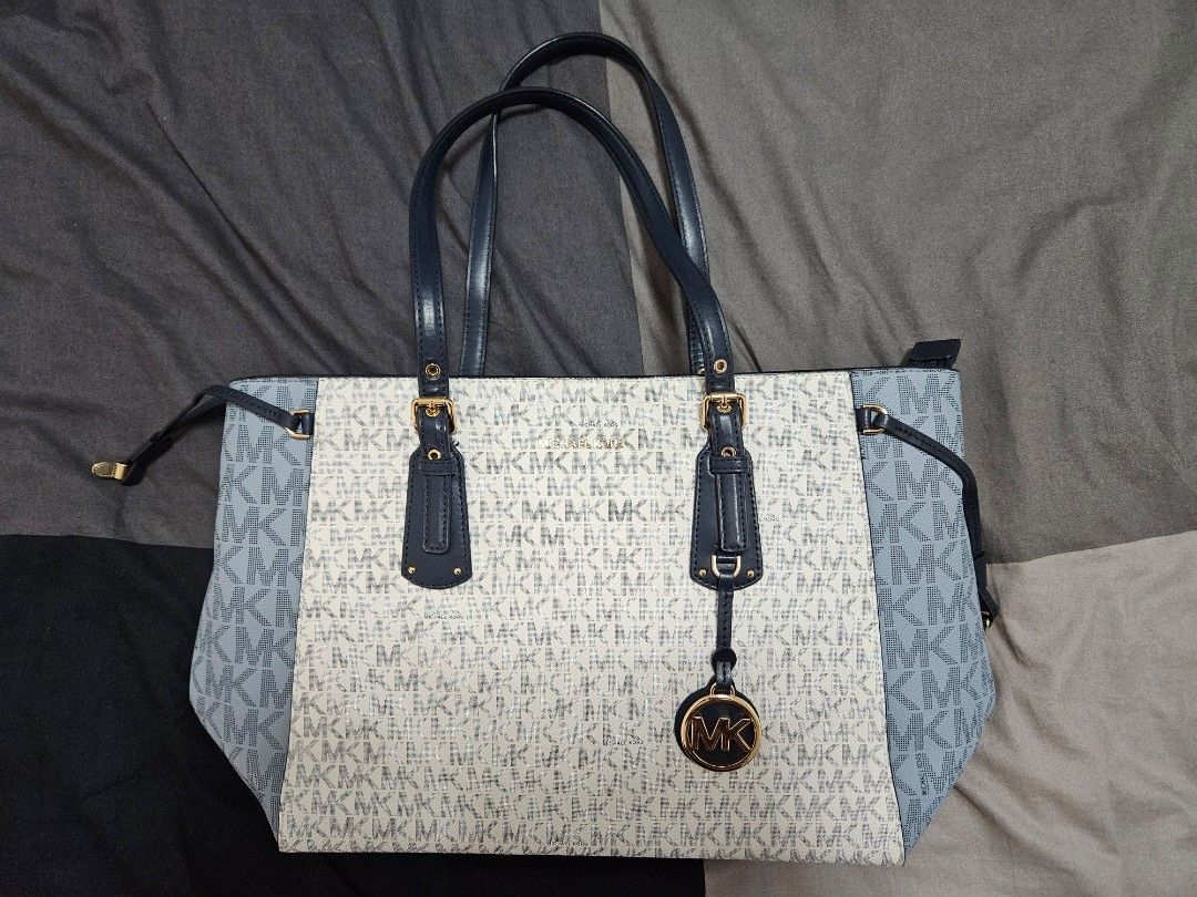 Genuine Michael Kors Voyager Medium Color-Block Logo Tote Bag, Women's  Fashion, Bags & Wallets, Tote Bags on Carousell
