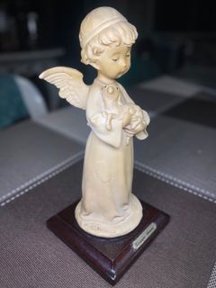 Giuseppe Armani little angel with lamb figurine (Italy) 7.5 inches