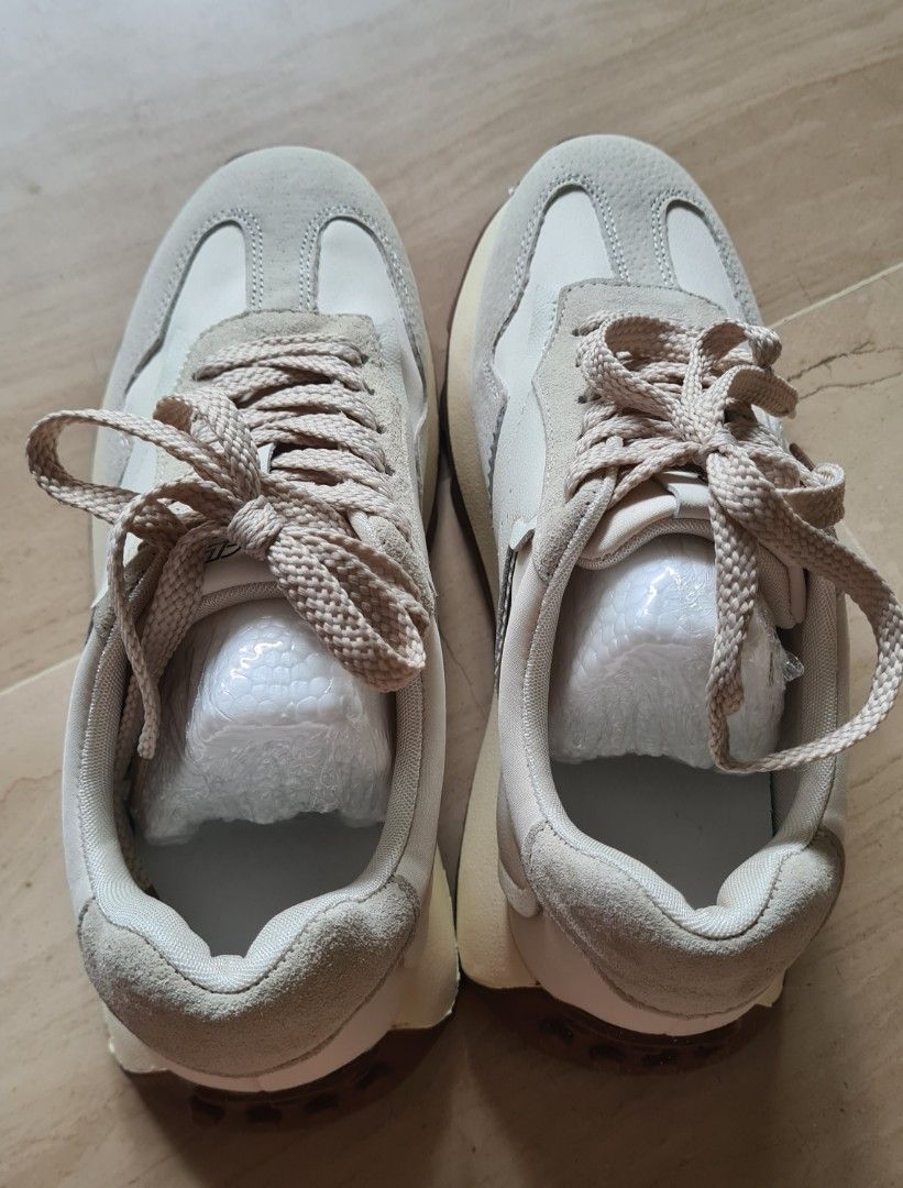 White leather new arrivals walking sneakers