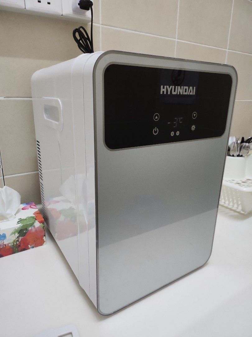 HYUNDAI 20L Mini Portable Cooler Warmer Fridge Car Mini Home Refrigerator
