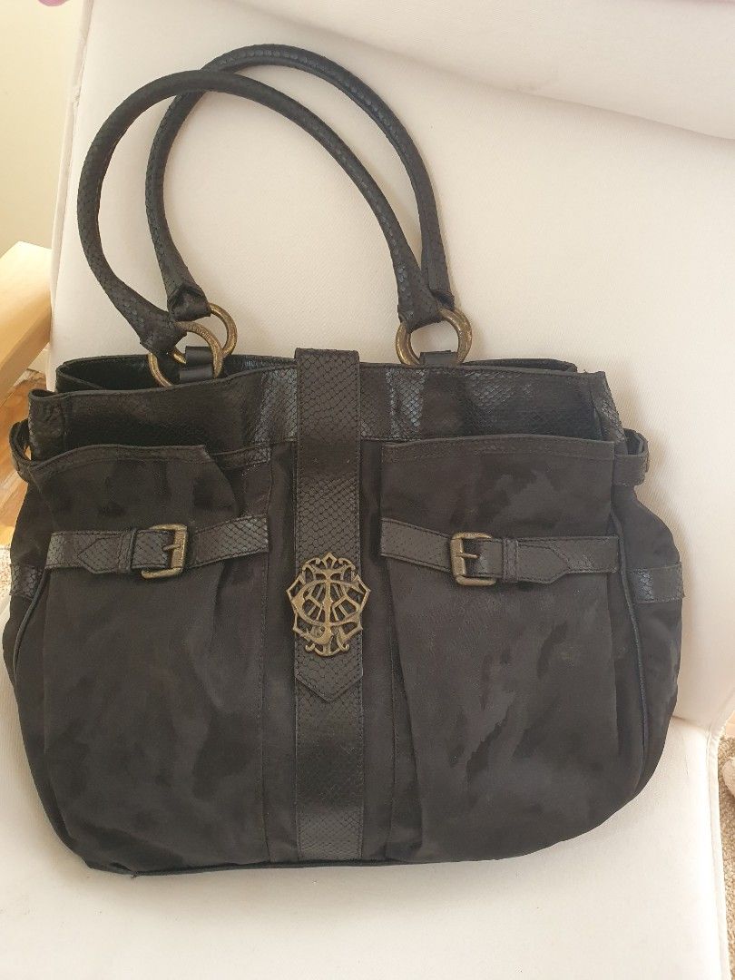 Just Cavalli black tote bag (Category: Tote Bags) located in Cebu City. Submitted by beebums (Listing ID 1218199153, Image 1). Description: pre owned.My personal bag. no inclusions. still very nice. metal tarnished, the rest of the bag still very good condition. see pictures for details. Original Just Cavalli Made in Italy.