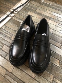 Men’s black loafer shoes