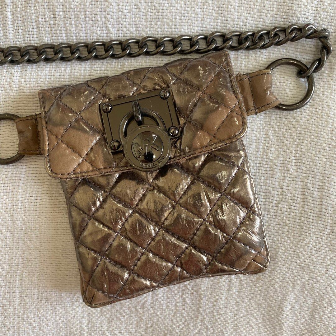 Michael Kors belt bag (Category: Purses & Pouches) located in Malolos. Submitted by beasarchive (Listing ID 1218216300, Image 2). Description: Michael Kors belt bag ✿ inside is heavily damaged ✿ outside has slight discoloration ✿ still great as a belt 📩 MOP: GCash || Chinabank 📦 via LBC Express 🫱🏼‍🫲🏻 for meet-ups: Starbucks, Tikay, Malolos, Bulacan.