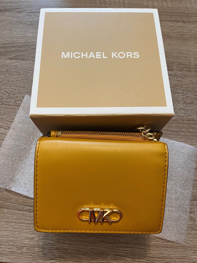 Marigold michael 2025 kors wallet