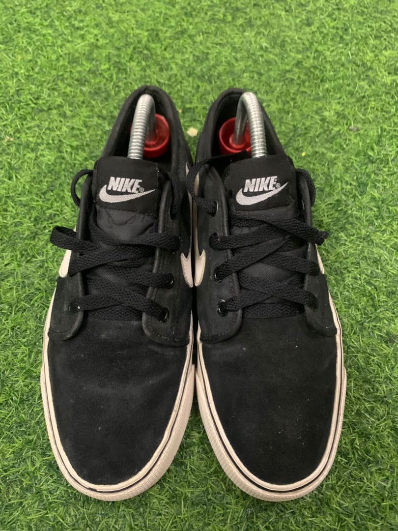 Nike toki low leather hotsell