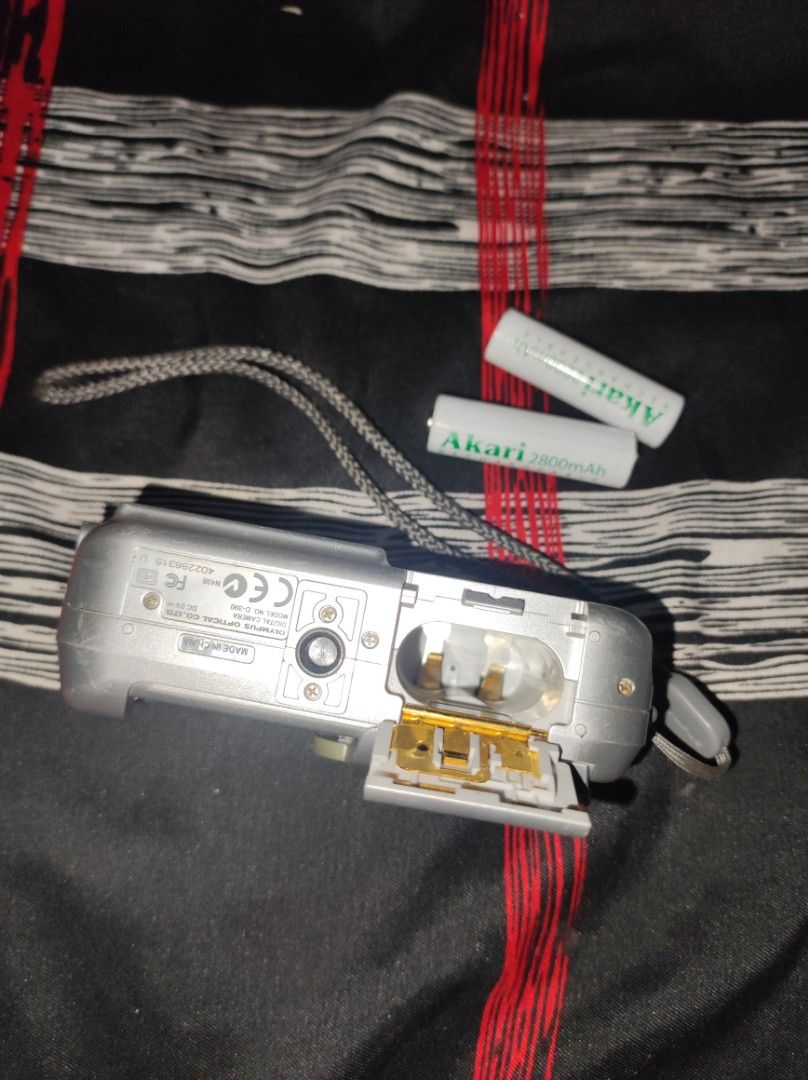 Olympus D390 digicam (2003), Photography, Cameras on Carousell