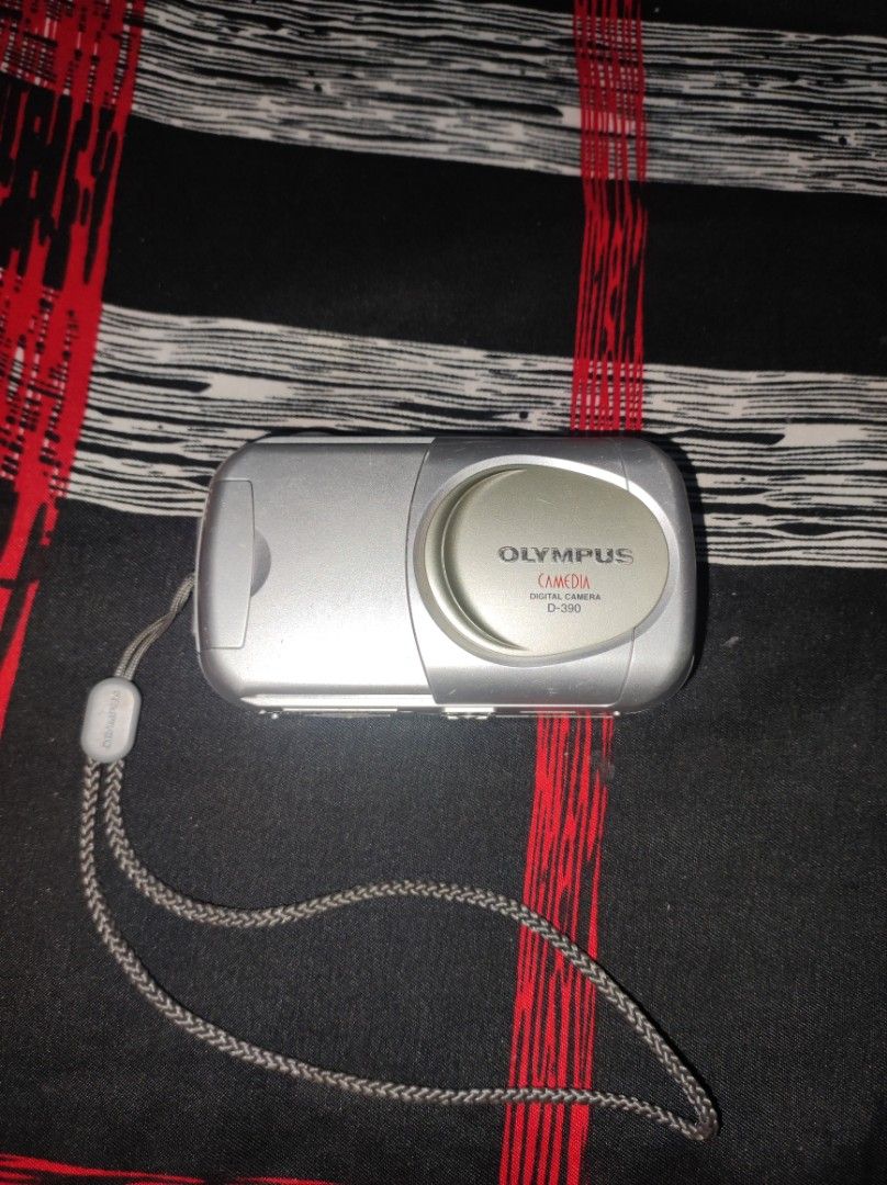 Olympus D390 digicam (2003), Photography, Cameras on Carousell