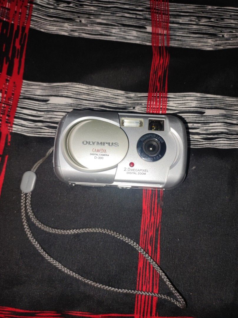 Olympus D390 digicam (2003), Photography, Cameras on Carousell