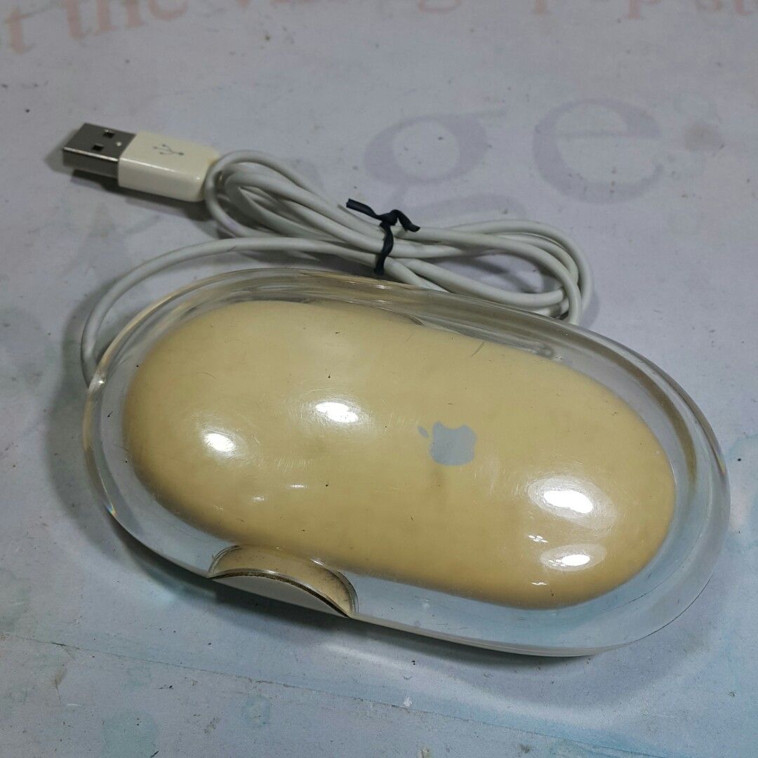 Original Apple Mouse (Category: Mouse & Mousepads) located in Paranaque City. Submitted by vintagepopsicle (Listing ID 1218350929, Image 3). Description: Very good working condition. For Collectors of old apple stuff .Pls see pics as they are part of the description. Sold as is only. Gcash and Lalamove.