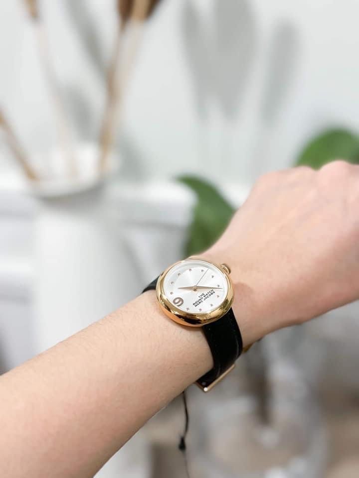 Marc jacobs round watch sales
