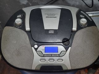 Pensonic CD Player/Radio with free 1 box CDs
