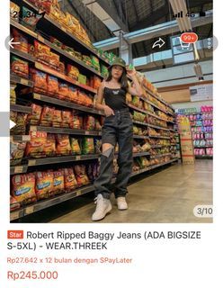 Ripped baggy jeans