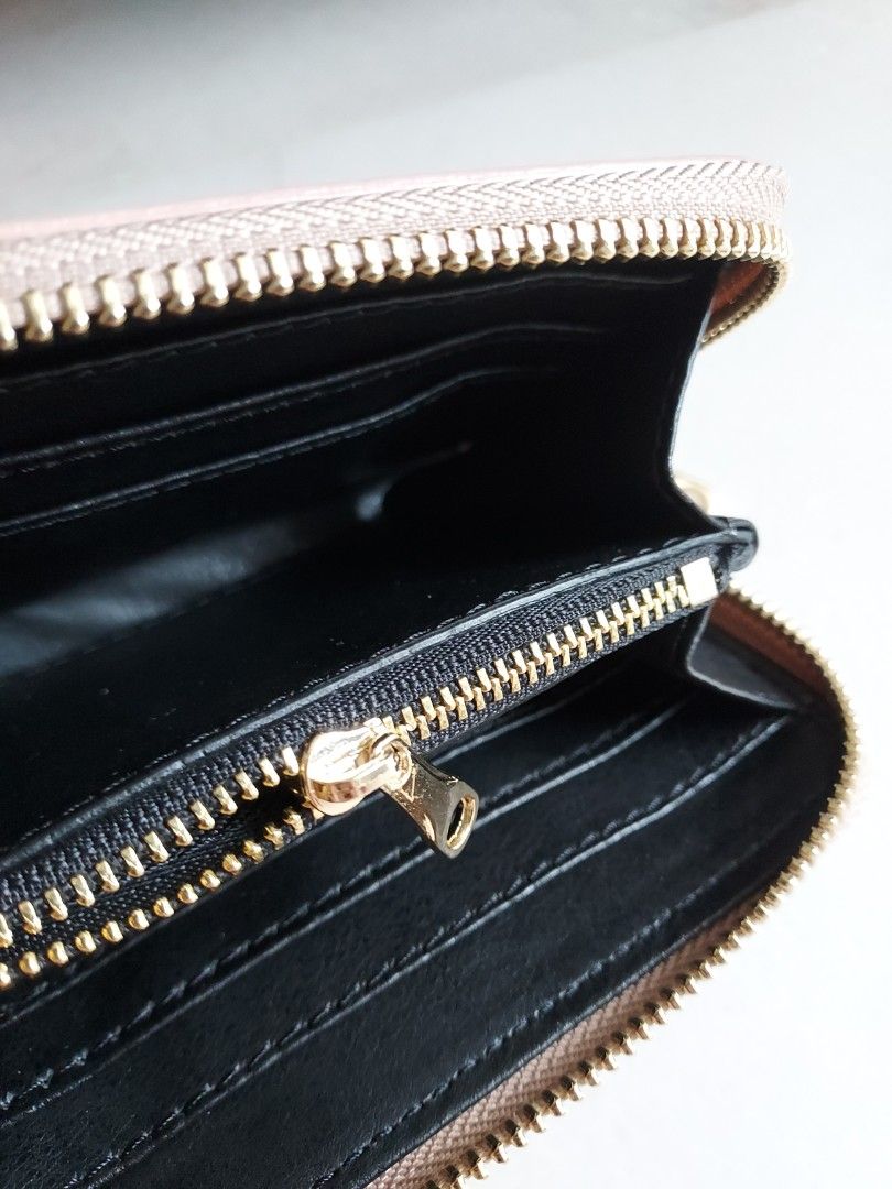 Roberta Firenze Wallet, Women's Fashion, Bags & Wallets, Wallets & Card ...