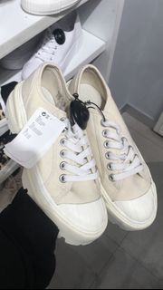 Sepatu h&M