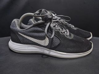 SEPATU NIKE REVOLUTION 3 SECOND