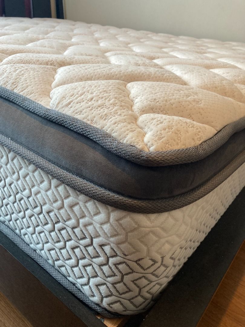 Slumberland Vitalize Queen Size Deluxe Ortho Mattress, Furniture & Home