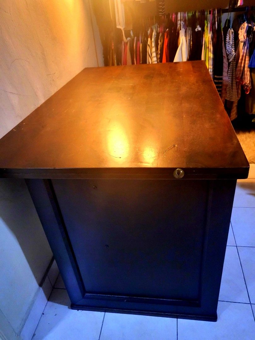 Solid wood Office Table , work table , study table (Category: Tables & Sets) located in Shah Alam. Submitted by mannersisthekey (Listing ID 1218372417, Image 3). Description: classic heavy solid rosewood table ,very good quality,need 2-3 man power to move this As is item as pictures shown Self collect / arrange pick up from Shah Alam sek U1 Bought almost 2k years ago still sturdy and strong drawer function well with no defects light scratches on 