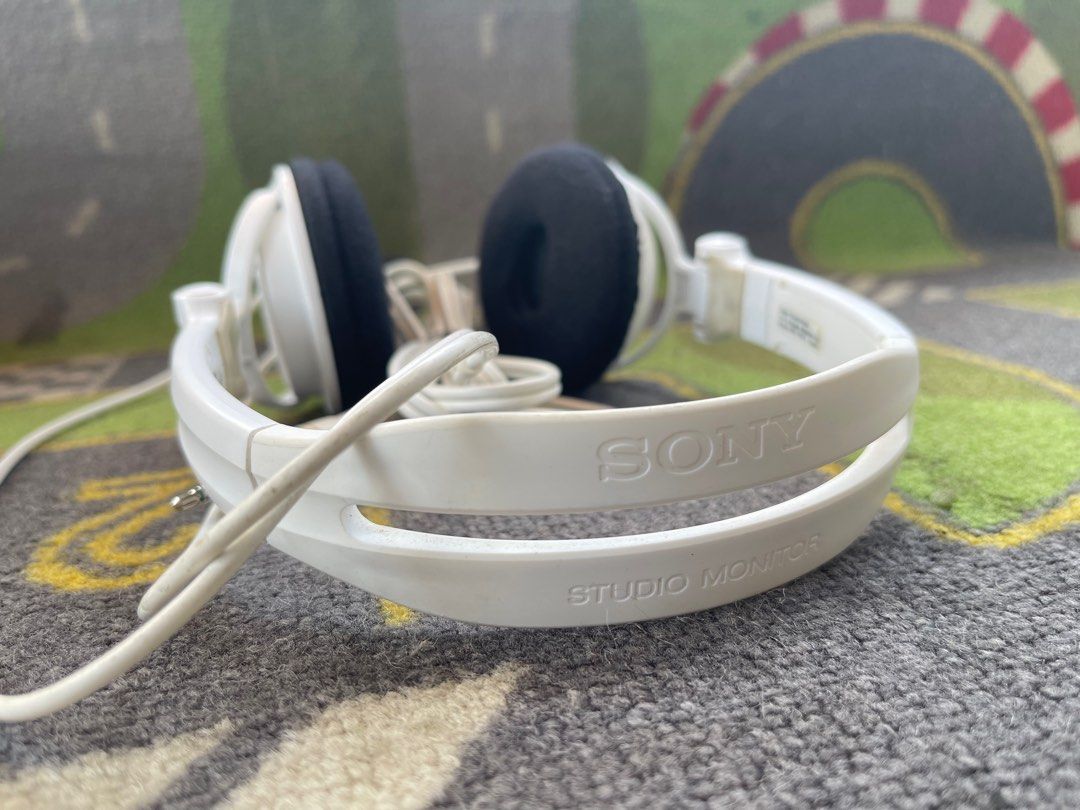 Sony Monitor Headphones 2 Meters Long Made In Thailand not seinheiser