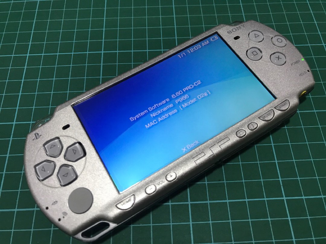 Sony Psp 2000 Slim Ice Silver, Video Gaming, Video Game Consoles