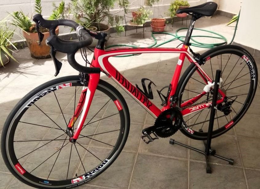 Specialized Tarmac Carbon Road Bike, Sports Equipment, Bicycles & Parts