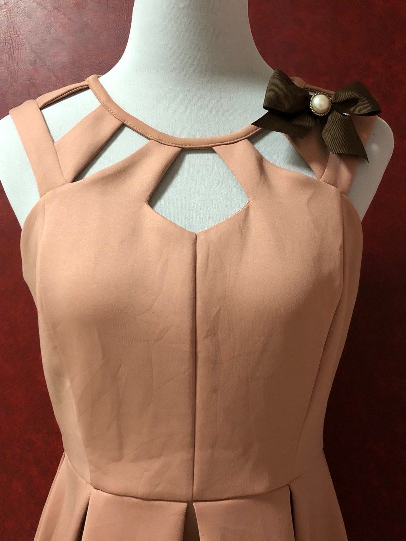 Sweet Storm Dress -Large (Category: Evening dresses & gowns) located in Taguig. Submitted by 8sRyl (Listing ID 1218341169, Image 1). Description: Note: Model size is Small Actual color looks better Very durable fabric - quality wise Made of streacheable thick material Wash & wear No stains, holes or tears In a very good condition.