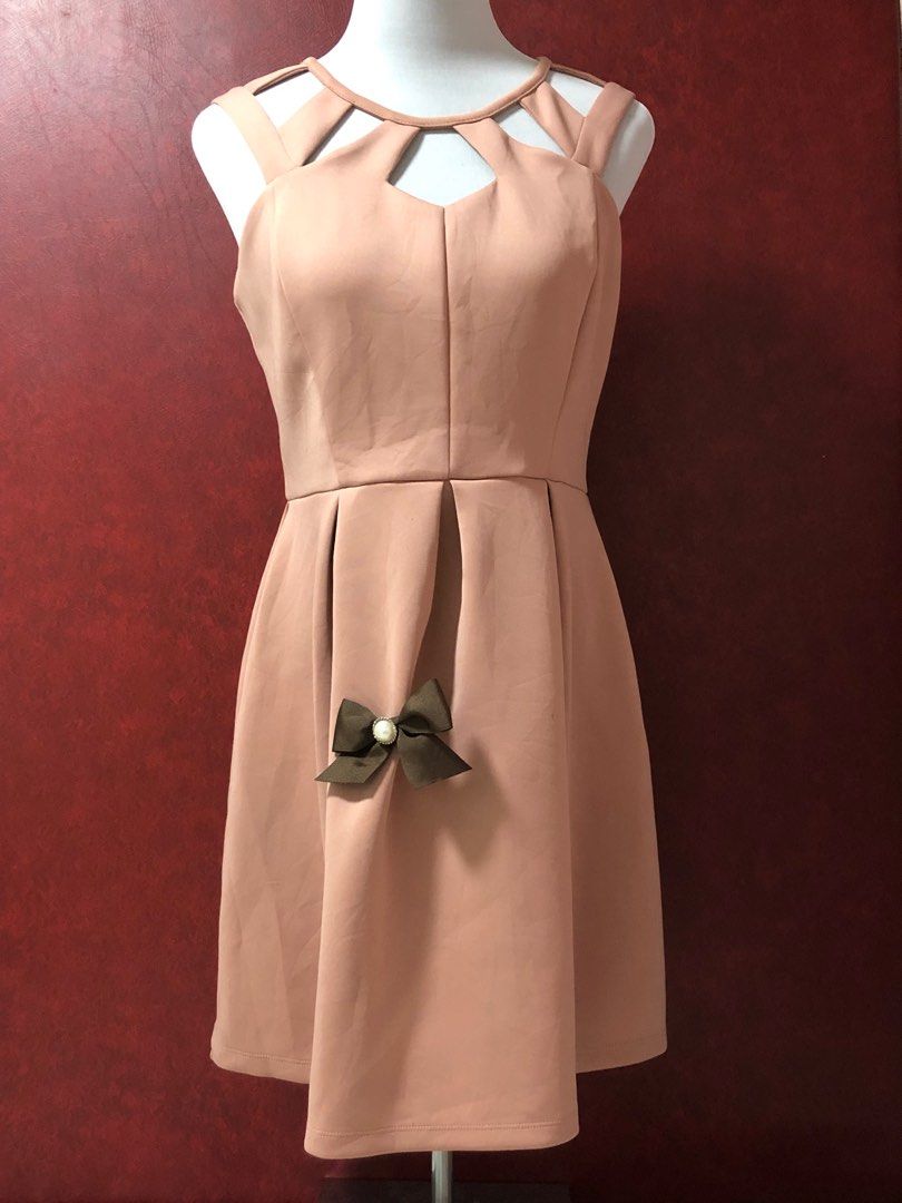 Sweet Storm Dress -Large (Category: Evening dresses & gowns) located in Taguig. Submitted by 8sRyl (Listing ID 1218341169, Image 3). Description: Note: Model size is Small Actual color looks better Very durable fabric - quality wise Made of streacheable thick material Wash & wear No stains, holes or tears In a very good condition.