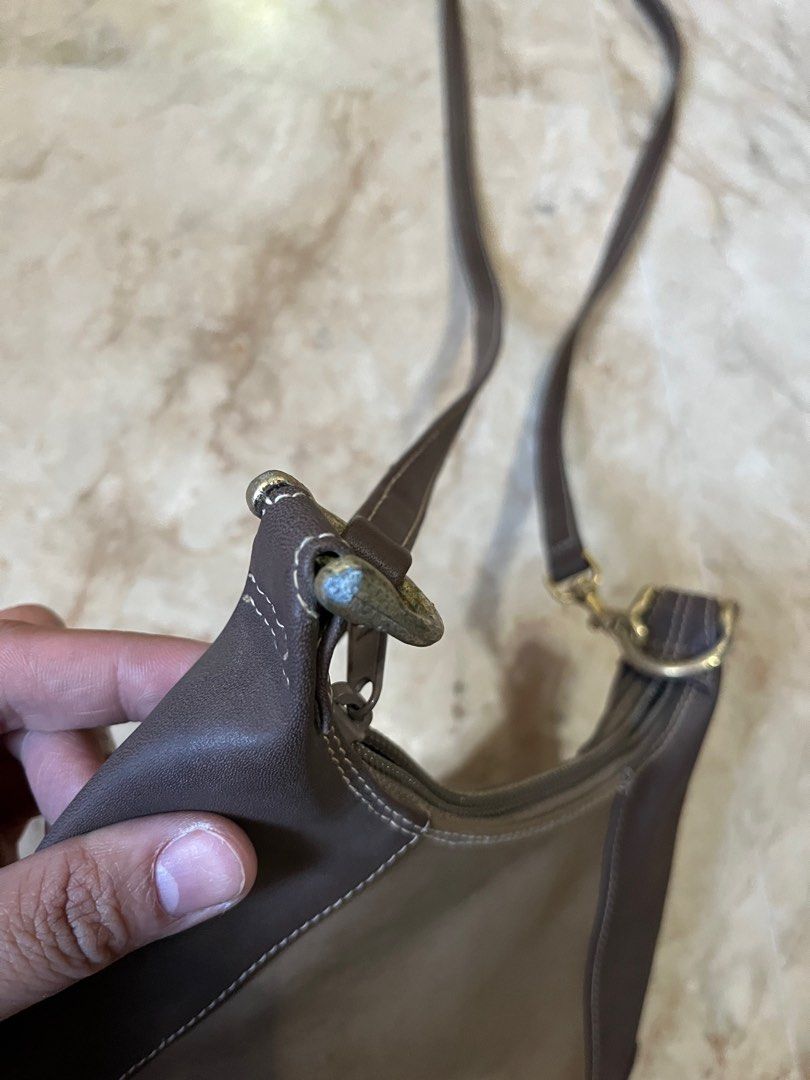 Sylvia Santos• Cross body bag (Category: Cross-body Bags) located in Quezon City. Submitted by preloved_by_purple (Listing ID 1218275040, Image 3). Description: Well-used but in wearable condition. Tarnish on metal links as seen in pics. Please see actual pics. Taken today March 2, 2023. Selling as is. No dust bag or care cards etc. RFS: Decluttering; moving ; extra cash No return/ exchange. Delivery fee to be shouldered by buyer (can be grab or 