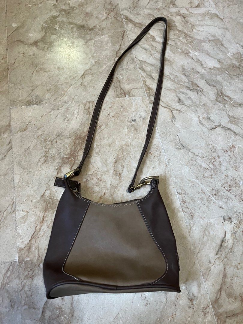 Sylvia Santos• Cross body bag (Category: Cross-body Bags) located in Quezon City. Submitted by preloved_by_purple (Listing ID 1218275040, Image 1). Description: Well-used but in wearable condition. Tarnish on metal links as seen in pics. Please see actual pics. Taken today March 2, 2023. Selling as is. No dust bag or care cards etc. RFS: Decluttering; moving ; extra cash No return/ exchange. Delivery fee to be shouldered by buyer (can be grab or 