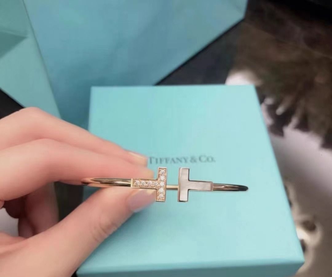 Tiffany手鐲雙t經典款正品帶過一次, 名牌, 飾物及配件- Carousell