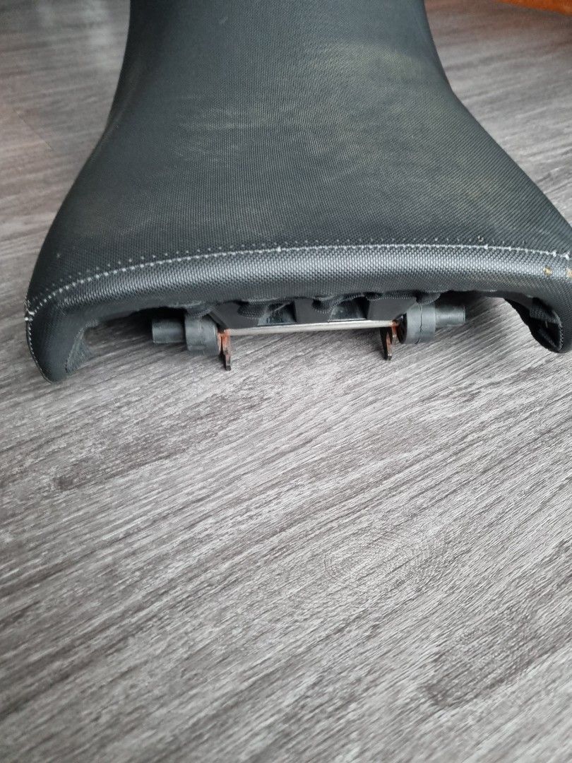 triumph tiger 800 seat