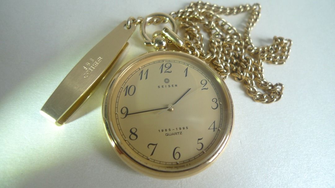 Quartz gold pocket outlet watch