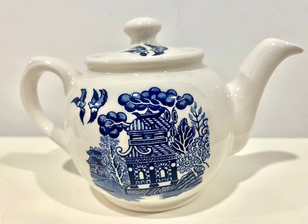 Vintage Sadler Teapot - Blue Willow, Furniture & Home Living, Kitchenware &  Tableware, Coffee & Tea Tableware On Carousell
