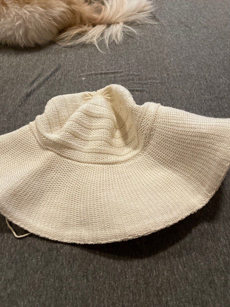 White crochet beach sun hat (Category: Hats & Beanies) located in Bacolod City. Submitted by waybeyondbasic (Listing ID 1218269492, Image 1). Description: .