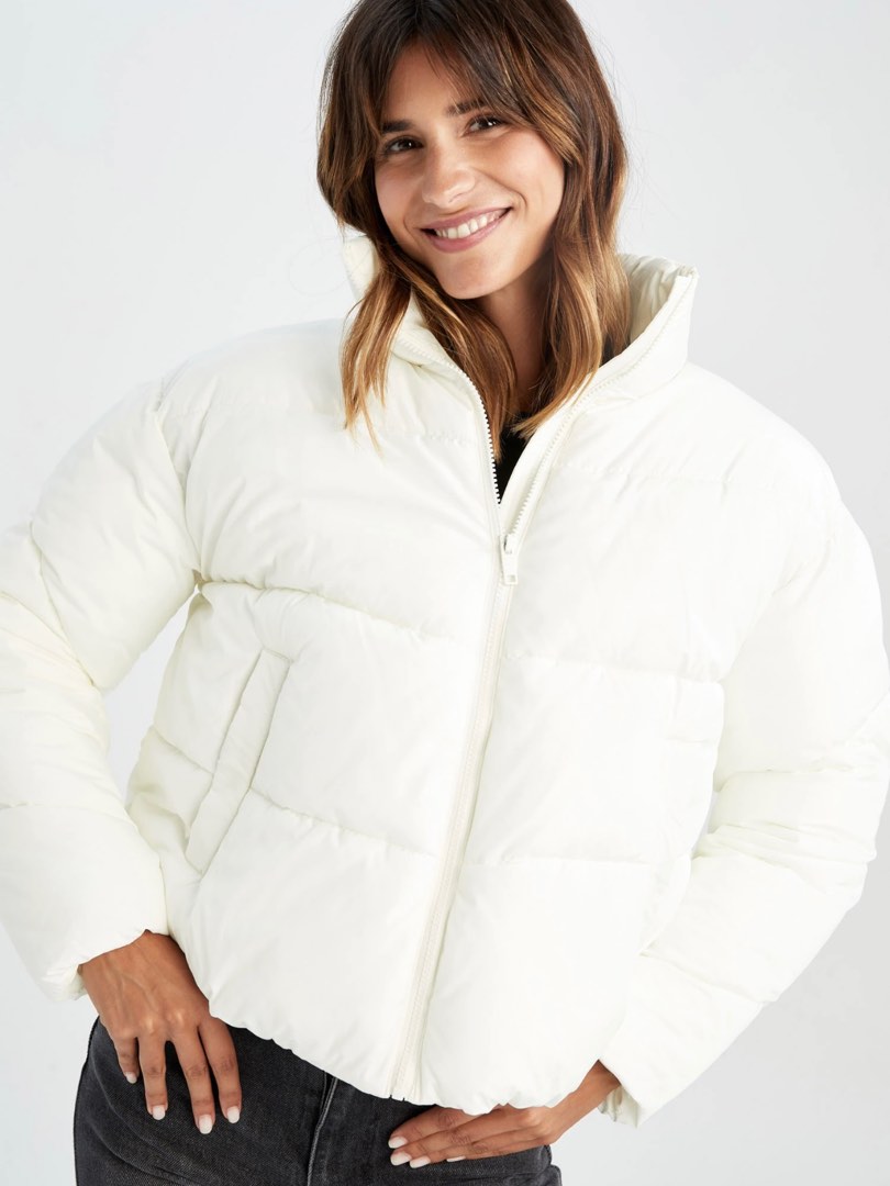 White Puffer Jacket, Women's Fashion, Coats, Jackets and Outerwear on Carousell