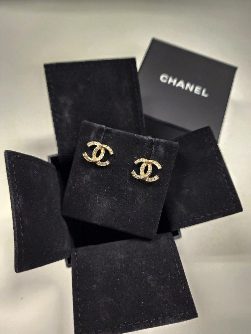 18P Chanel CC Stud Earrings Gold Luxury Accessories on Carousell