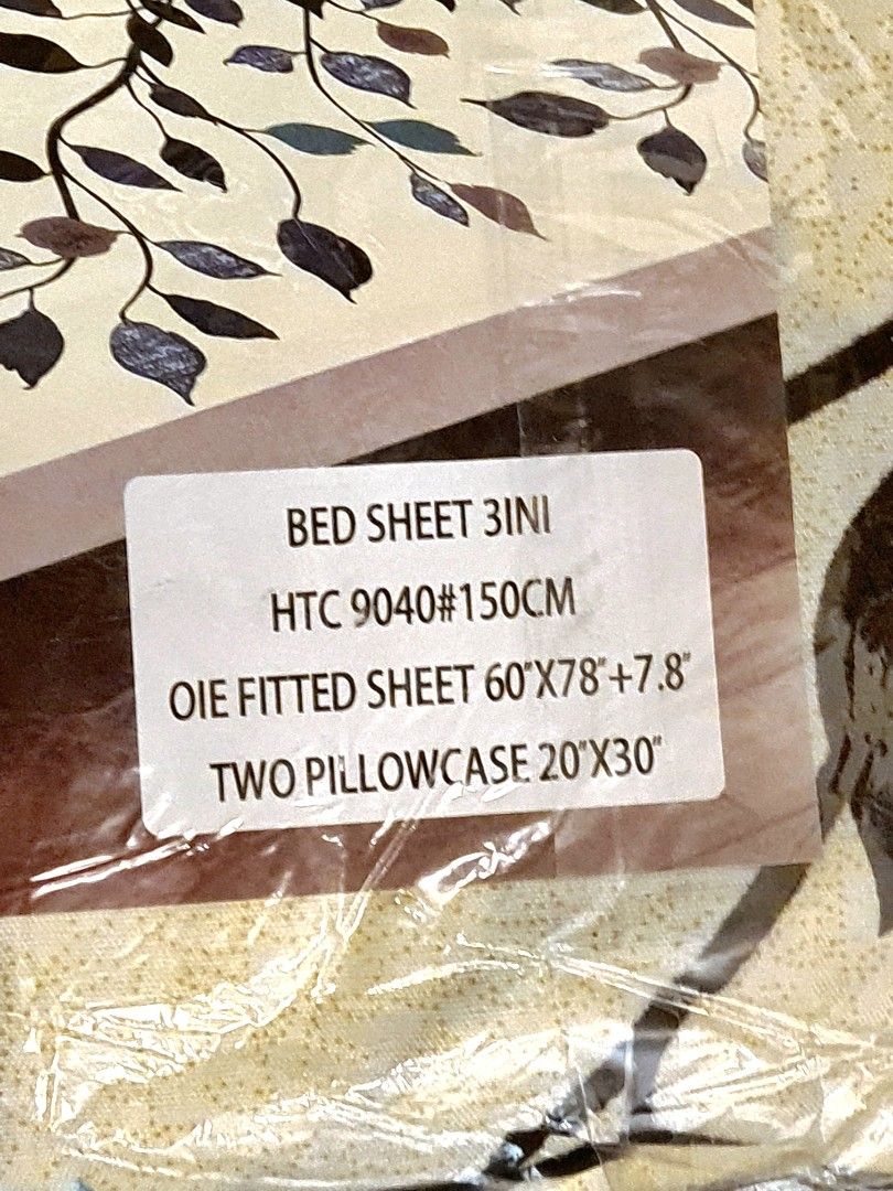 3in1 Bedsheet (Queen size) Brand New (Category: Bedding & Towels) located in Quezon City. Submitted by bubbles023 (Listing ID 1221794858, Image 2). Description: BRAND NEW - UNOPENED 3in1 Bedsheet - Queen size 60in x 78in flat sheet + two pillowcases rfs: not my taste. given as Christmas gift mop: bank transfer, gcash or cod *buyer must arrange delivery and delivery fee location: Veteran's Village, QC.