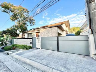 🔆 5BR House for Sale in Ayala Alabang with Pool